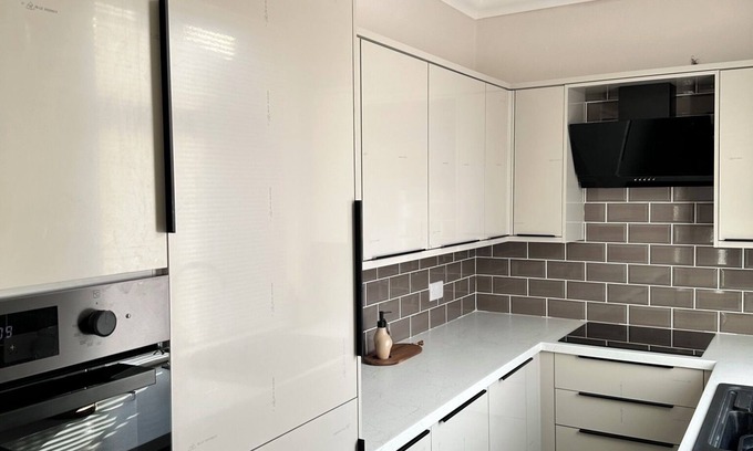 Rastrick Casa | Luxury Town Centre Home, 1 Minute From the Train Station