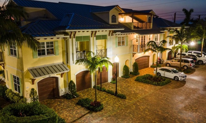 Jupiter Casa | Luxury Townhome | Pool | Beach & Golf Escape