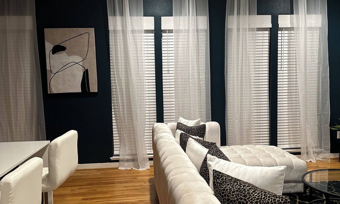 Cedars Apartamento | Luxury Townhome with Private Rooftop & Jacuzzi