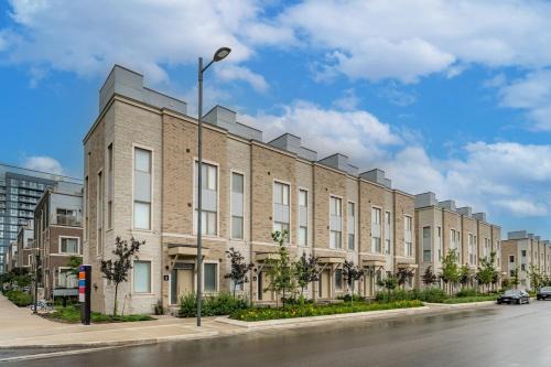 Vaughan Casa | Luxury Townhouse in Vaughan