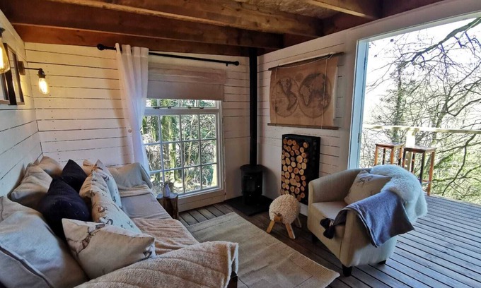 Pencader Casa | Luxury Treehouse Escape Carmarthenshire Countryside near Cardigan Coast