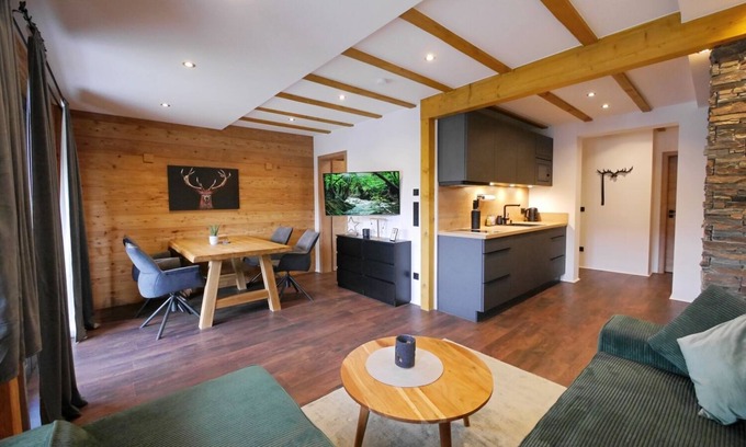 Schwalefeld Apartamento | Luxury vacation apartment "Jägerheim" Alte Försterei (Old Forester's House)