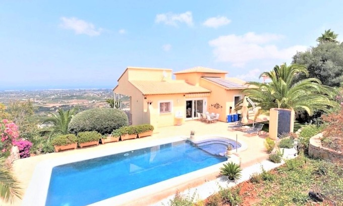 Pedreguer Villa | "Luxury Villa at La Sella Resort" con piscina, Wi-Fi, aire acondicionado, terrazas y jardín