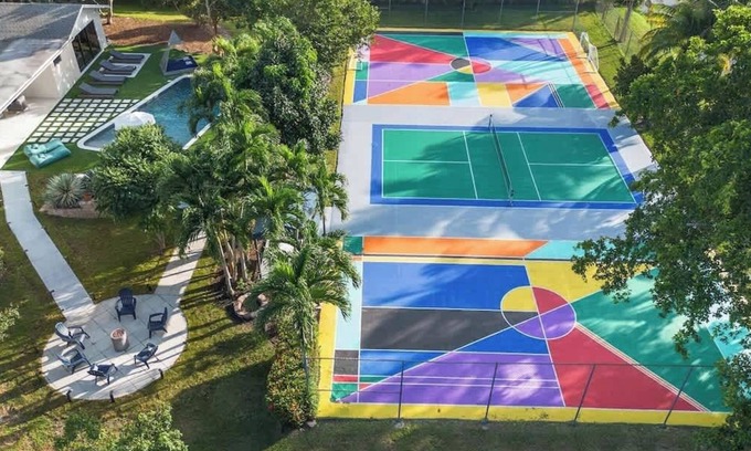 Davie Casa | Luxury Villa Heated Pool +Pickleball/BKB/Soccer CT