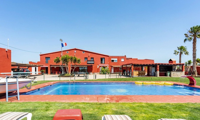 Vila-Seca Villa | ¡Villa de Lujo en Cambrils con Piscina, Padel, futbol, wifi y Más!