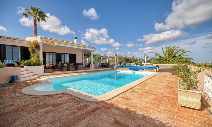 Funchal Villa | Luxury Villa * Large Pool * Hot tub * Elevated Ocean views * Beaches nearby