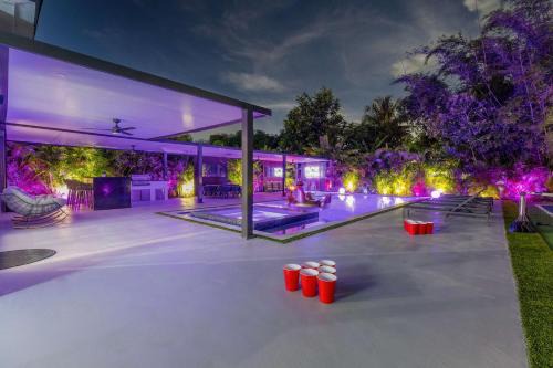 Golden Glades Casa | Luxury Villa Solara w Heated Pool Hot Tub BBQ