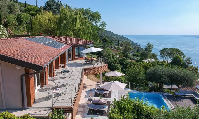 Torri del Benaco Villa | Luxury Villa Vela