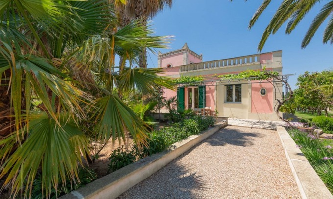 Cutrofiano Villa | Luxury villa with garden and heated swimming pool, in the Salento hinterland.