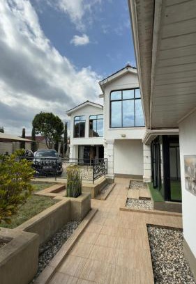 Nakuru Apartamento | LUXURY VILLA WITH OWN COMPOUND by CANT RUSH GREATNESS LTD