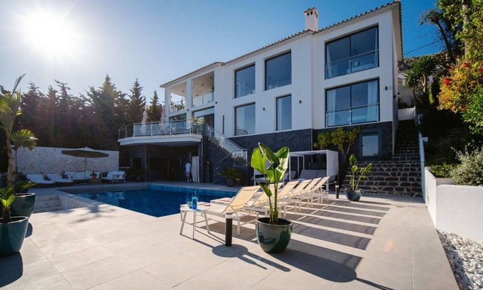 Benalmádena Villa | Luxury Villa with Sauna and Heated Pool for 14PAX!