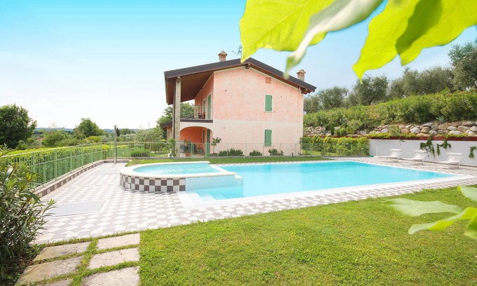 Solarolo Villa | Villa de lujo con piscina y vista al lago.