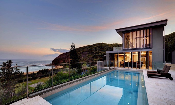 Central Coast Casa | Luxury Villas Killcare Beach House (Walk to the beach)