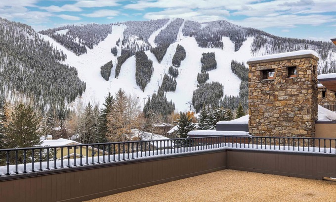 Warm Springs Casa | Luxury Warm Springs Home with Rooftop Hot Tub, Epic Views, + Walk to Lift!
