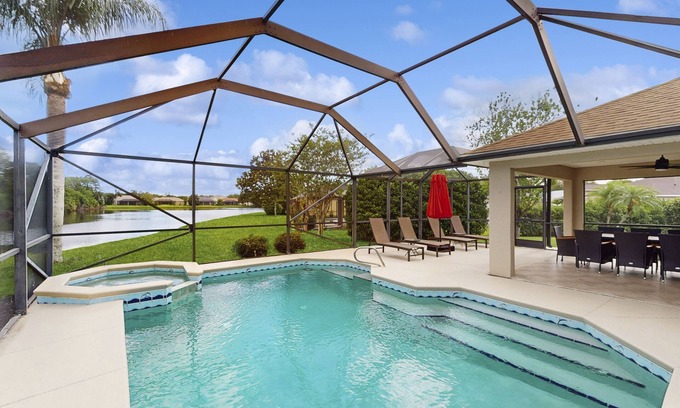 Melbourne Casa | Luxury waterfront home with private pool, hot tub, patio and WIFI