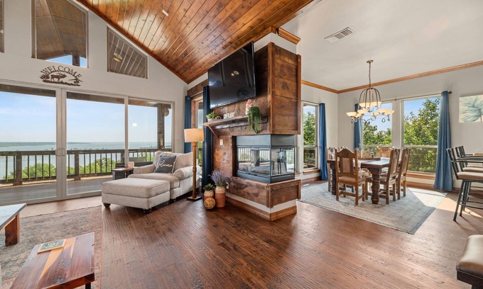 Pottsboro Casa | Luxury Waterfront Lakehouse on Texoma!