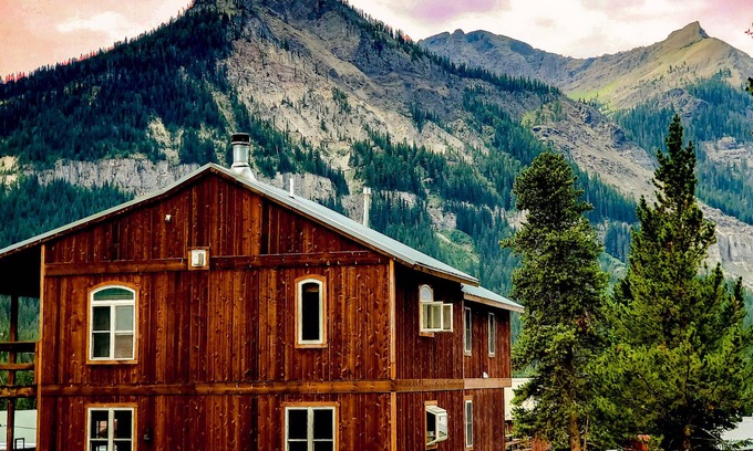 Cooke City-Silver Gate Casa | Luxury Yellowstone Chalet - Mountain Views with Sauna!