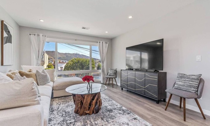 Daly City Casa | Luxury4br/3ba Kitchen/Parking/Laundry/Near SFO