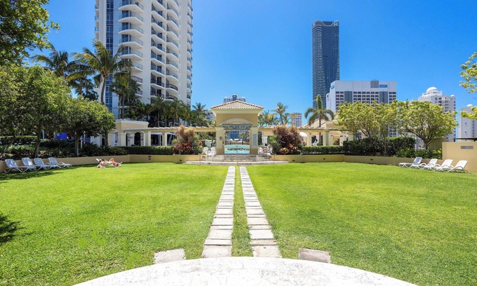 Surfers Paradise Complejo | Lvl 27 - Sky High Ocean Views in Towers of Chevron