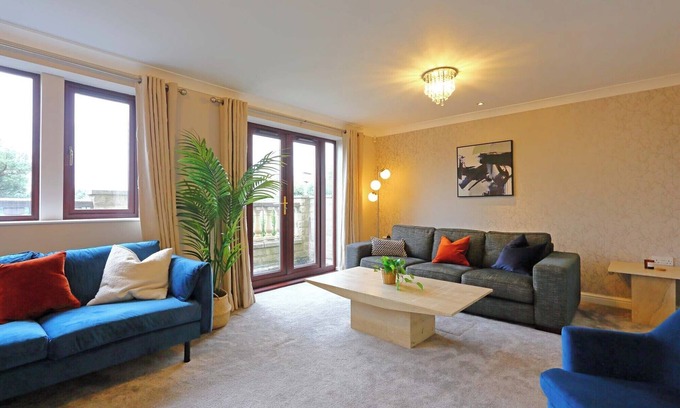 Dewsbury Casa | M1/M62-Free Parking+WiFi/ 8 beds/3 TVs/Office