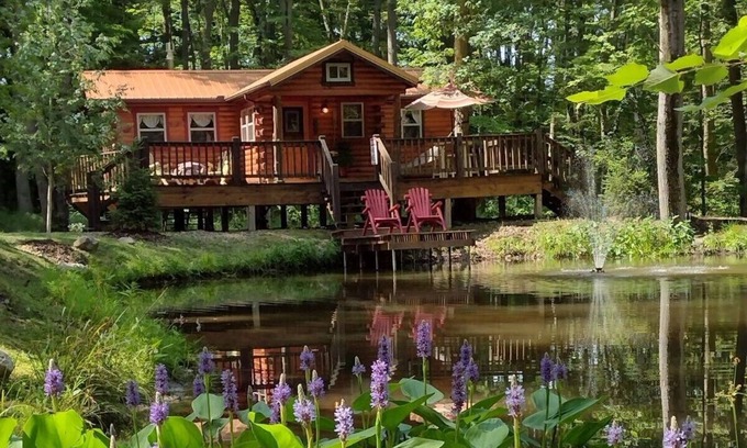 Burton Cabina | Ma & Pa’s Cabin Getaway Amish Country Outdoor Bath