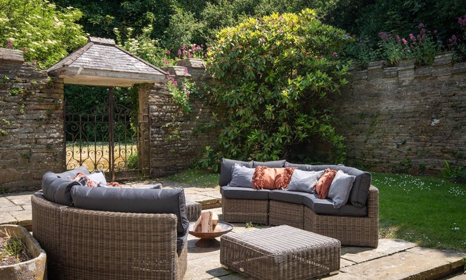 Chillington Casa | Maberly House - a house that sleeps 15 guests in 7 bedrooms