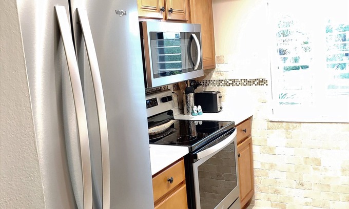 Golden Beach Condominio | MacArthur Beach and Racquet Club