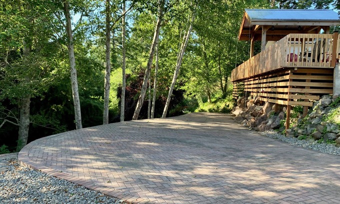 Brookings Casa | Macklyn Creek retreat