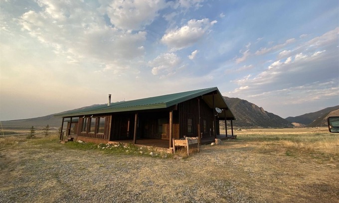 Cameron Casa | Madison Anglers House - Roam Property Management