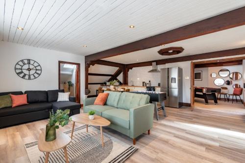 Cwm Frwd Oer Apartamento | Madison House - Converted Church 5 Bed Pontypool