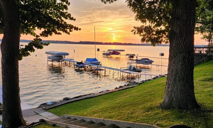 McFarland Cabaña | Madison Lakefront Cottage, 10 mt to dt Madison ~ 1 mile to bike trail