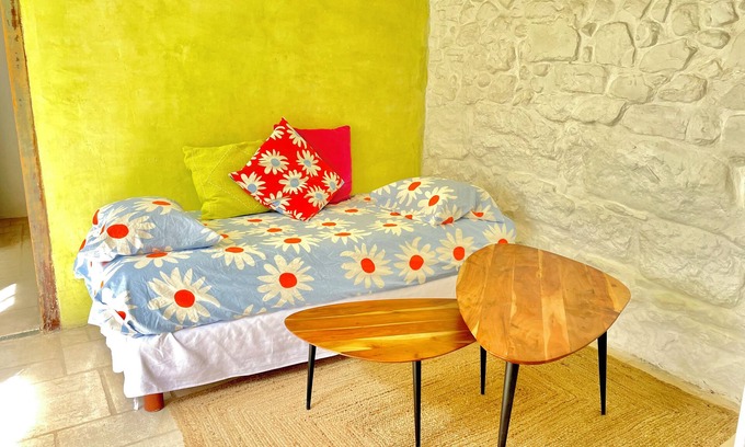 Rustrel Casa | Magenta - Gîte in a 5000 M2 estate at the foot of the Colorado mountains