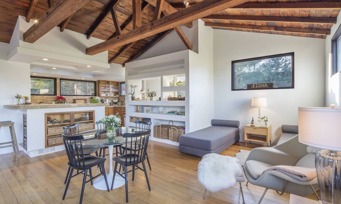 Malibu Cabina | Magical 1927 Malibu Nature Cottage & Beach Retreat