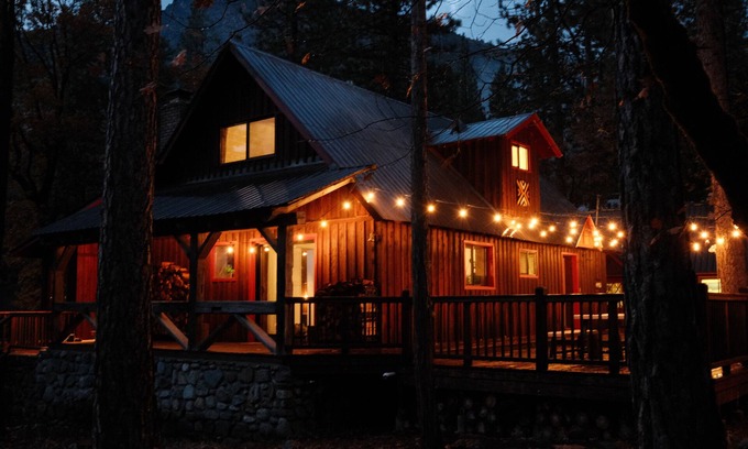 Sierra City Cabina | Magical Lost Sierra Bungalow! Dog friendly, mountain paradise!