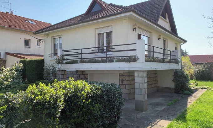 Athis-Mons Casa | Magnificent, bright house with large garden, conveniently located. Quiet neighborhood