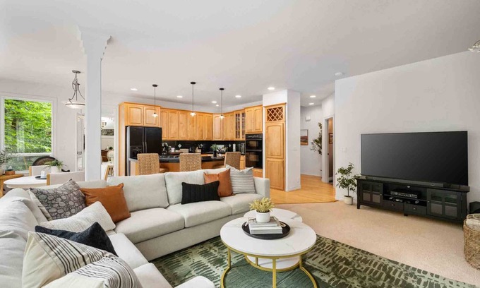 Bull Mountain Casa | Magnificent Bull Mountain Retreat on Greenspace, Pet Friendly, Huge Deck, Game Room, in Cul-de-Sac