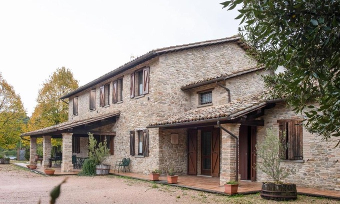 SantʼAngelo in Vado Casa | Magnificent Farmhouse in Sant Angelo in Vado with Garden