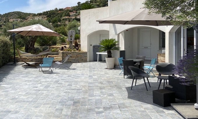 La Londe-les-Maures Casa | Magnificent Apartment in villa with Sea & Golf view
