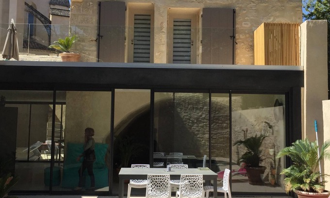 Castries Casa | Magnífica casa en el centro de un pueblo.