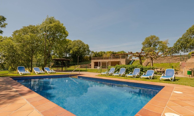 Vilamari Casa | Magnífica casa rodeada de campos y bosque. Piscina y gran porche con barbacoa