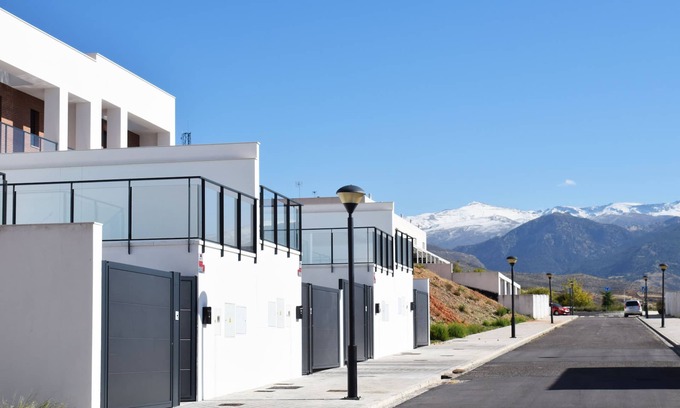 Bola de Oro Casa | Magnifica vivienda con piscina privada en Granada