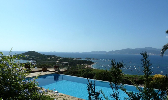 Isolella Casa | Magnífica villa de lujo con vistas a todo el Golfo de Ajaccio.