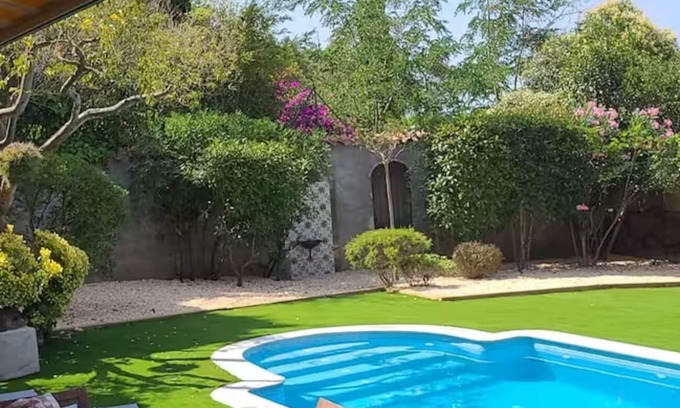Pals Chalet De Esquí | Villa Mediterránea con Piscina Privada en corazón de la Costa Brava