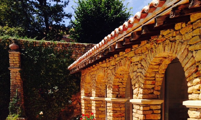 Mailly Casa | Magnífica casa parroquial del siglo 17, con encanto.