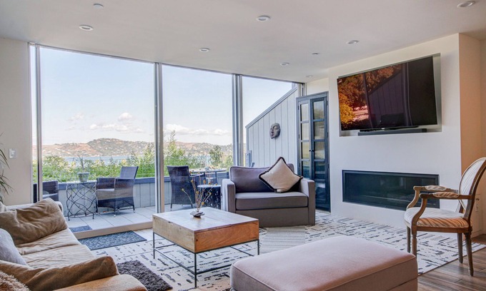 Marin City Casa | Magnificent view, spacious, fully remodel, great access, and more.