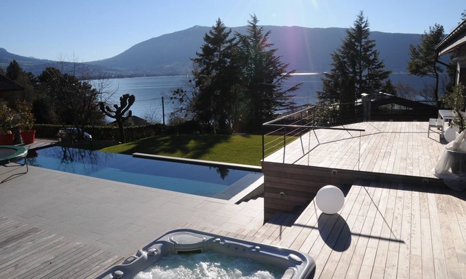 Veyrier-du-Lac Casa | Magnífica villa con vista al lago, piscina climatizada, spa, 8 personas, a 100 metros a pie del lago