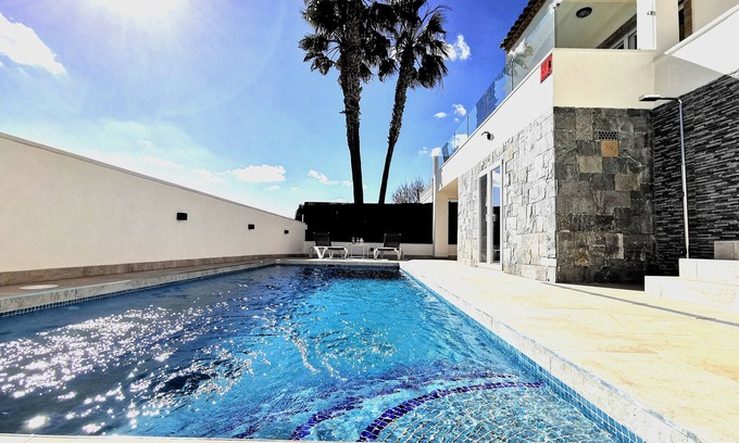 Orihuela Costa Villa | Magnífica villa en Orihuela Costa cerca de todo con piscina privada