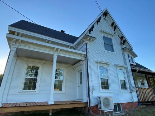 Stanstead Township Apartamento | Magnifique centenaire rénovée, air climatisé, arcade, 3 chambres fermées