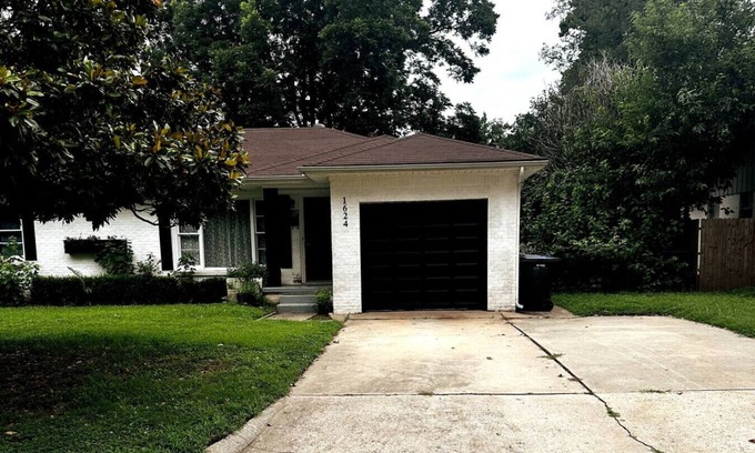 Norman Casa | Magnolia - Charming 4-bedroom home - pets allowed