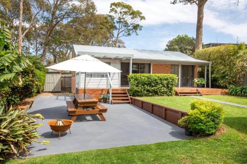 Erowal Bay Casa | Magnolia Cottage - Pet Friendly - 5 Mins Drive to Hyams Beach
